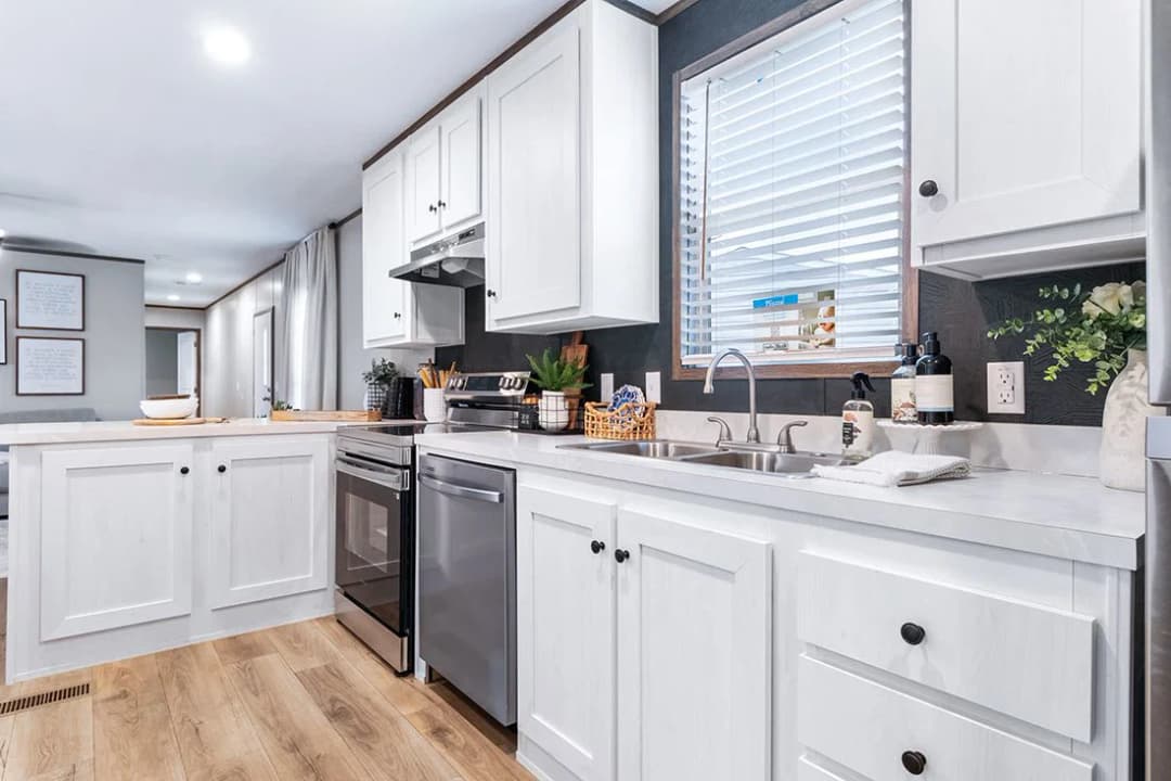 Select 16723a kitchen home features