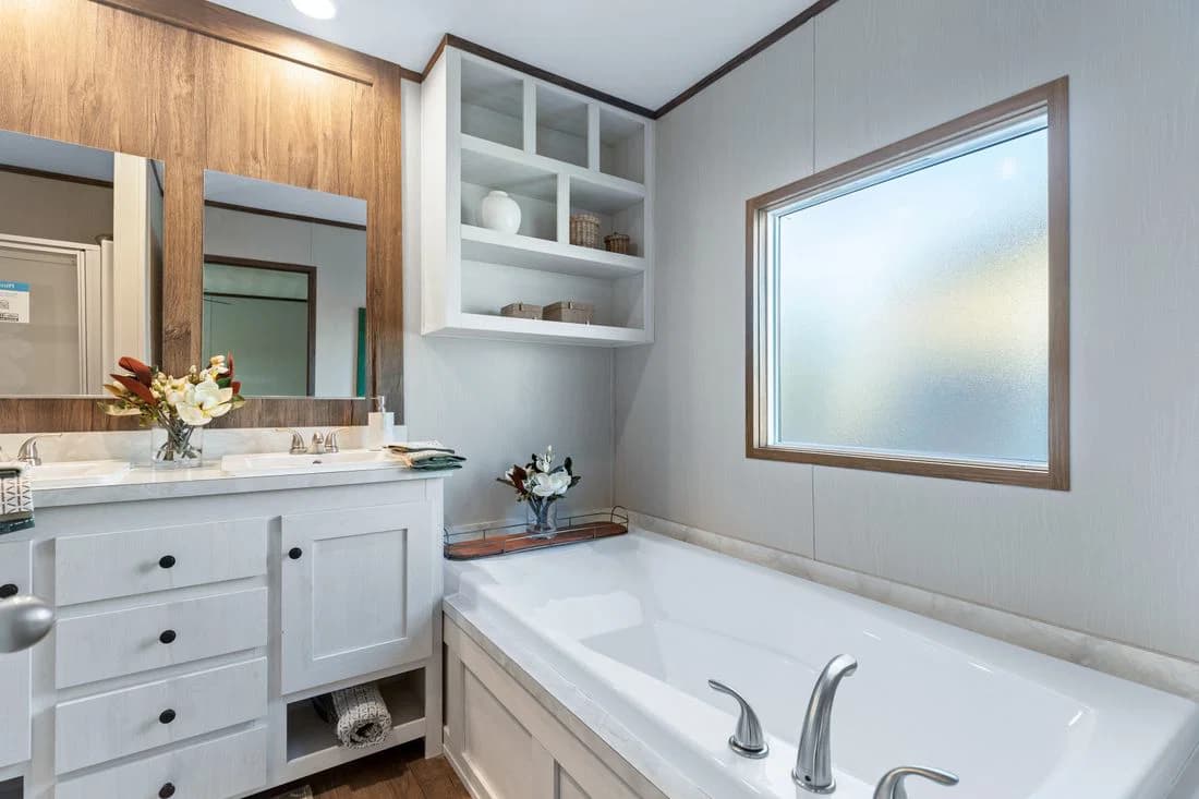 Retreat living 16682a bathroom home features