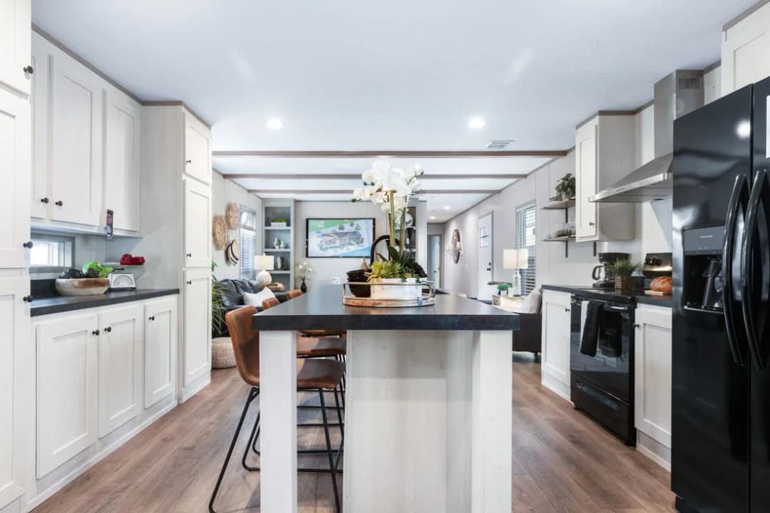 Anniversary 16763s interior home features