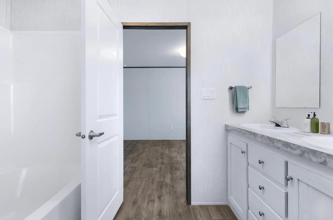 Atlantis bathroom home features