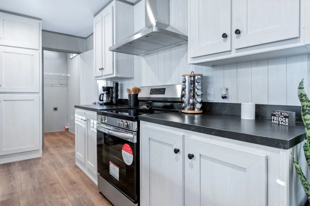 Resolution 16763x kitchen home features