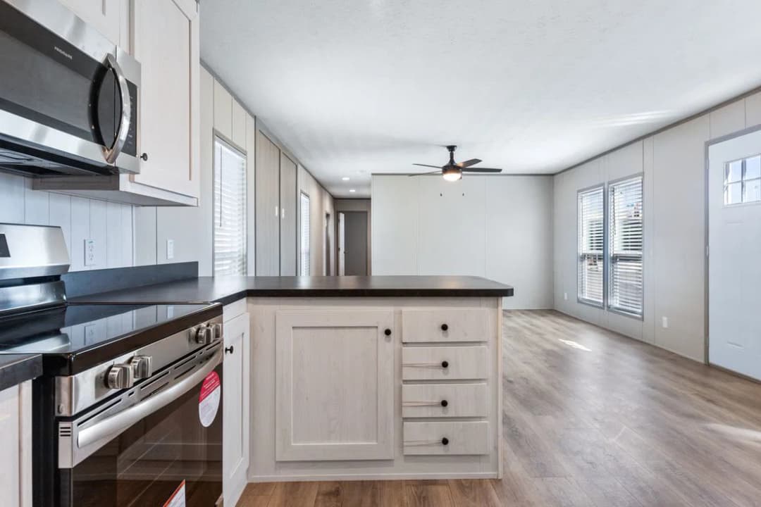Resolution 16763k exterior home features