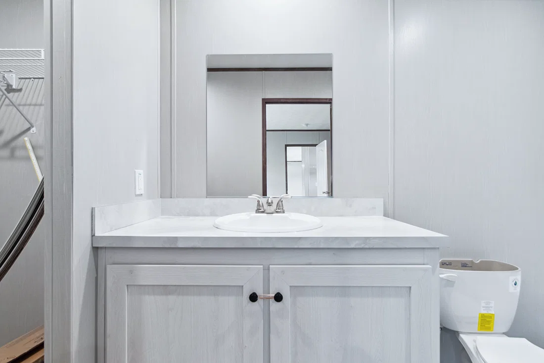 Homestead 16562a bathroom home features