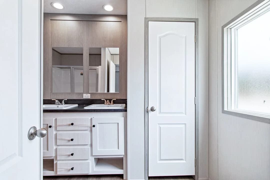Anniversary 16682a bathroom home features