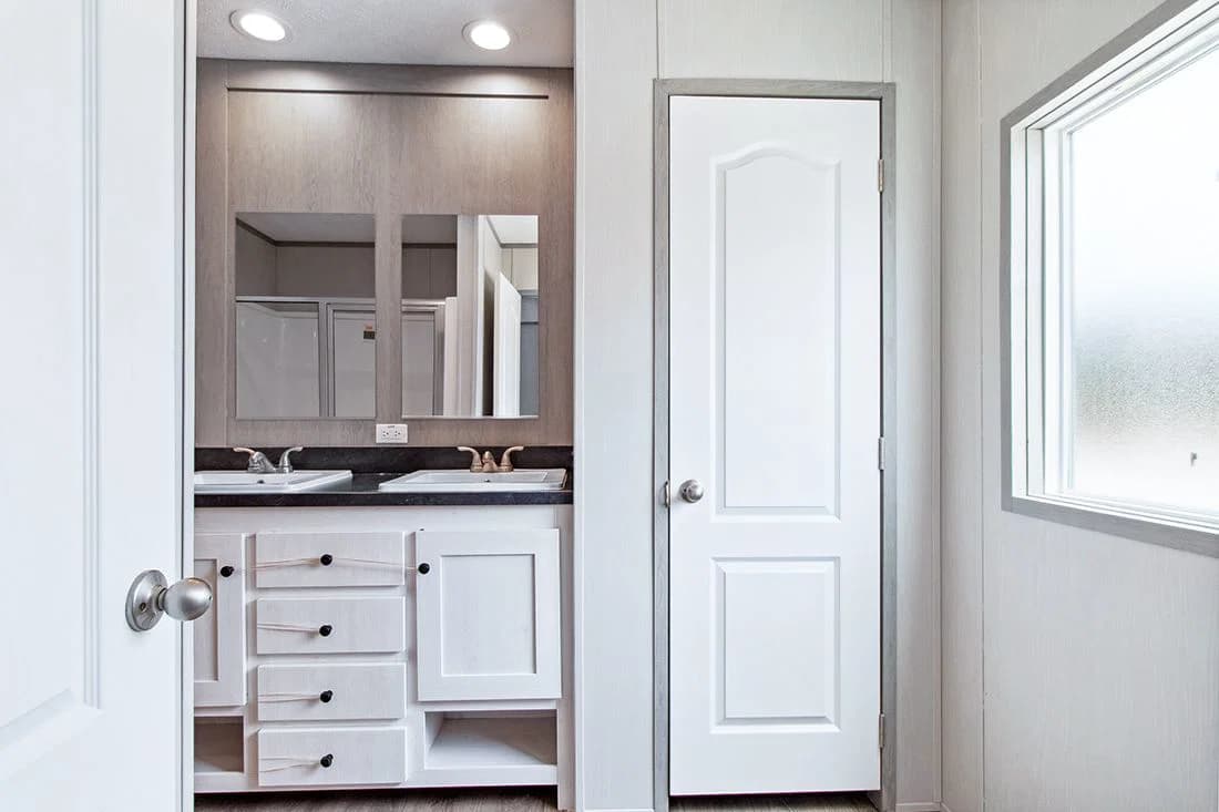 Anniversary 16682a bathroom home features