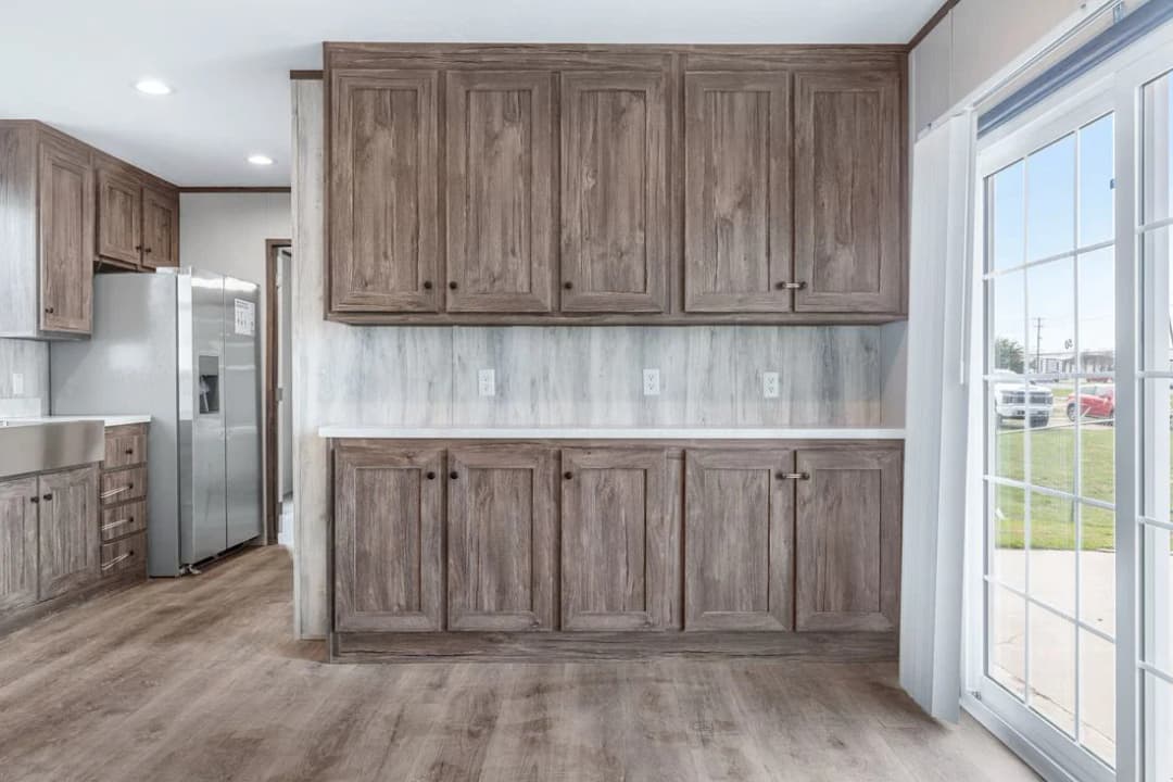Anniversary 16683b interior home features