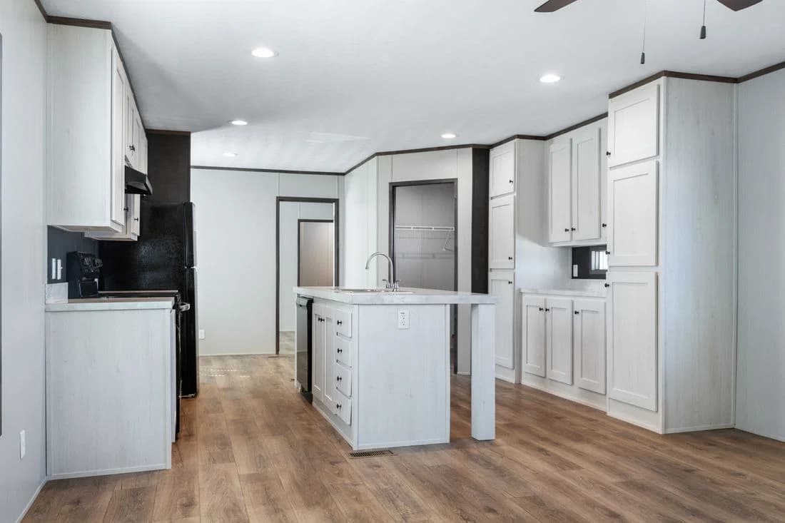 Select 16722s kitchen home features